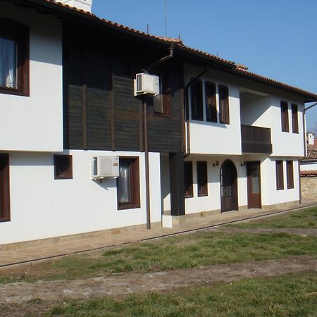 Family Hotel Elegance Arbanassi Exterior foto