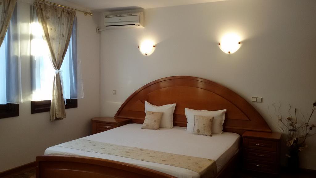 Family Hotel Elegance Arbanassi Exterior foto