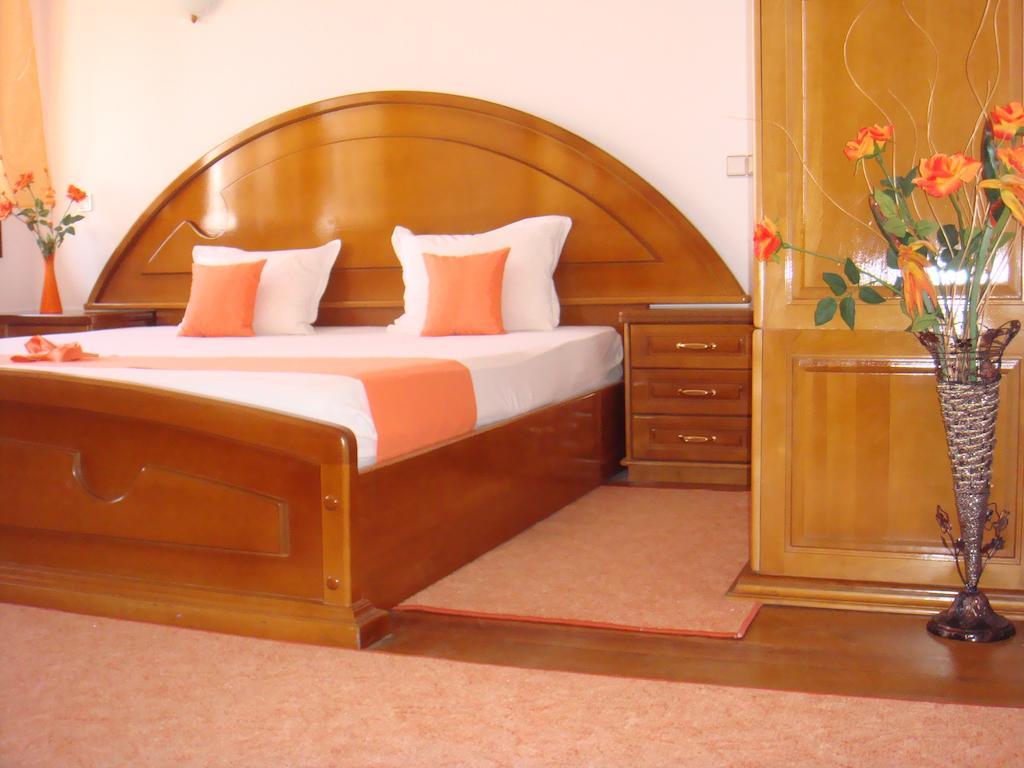 Family Hotel Elegance Arbanassi Zimmer foto