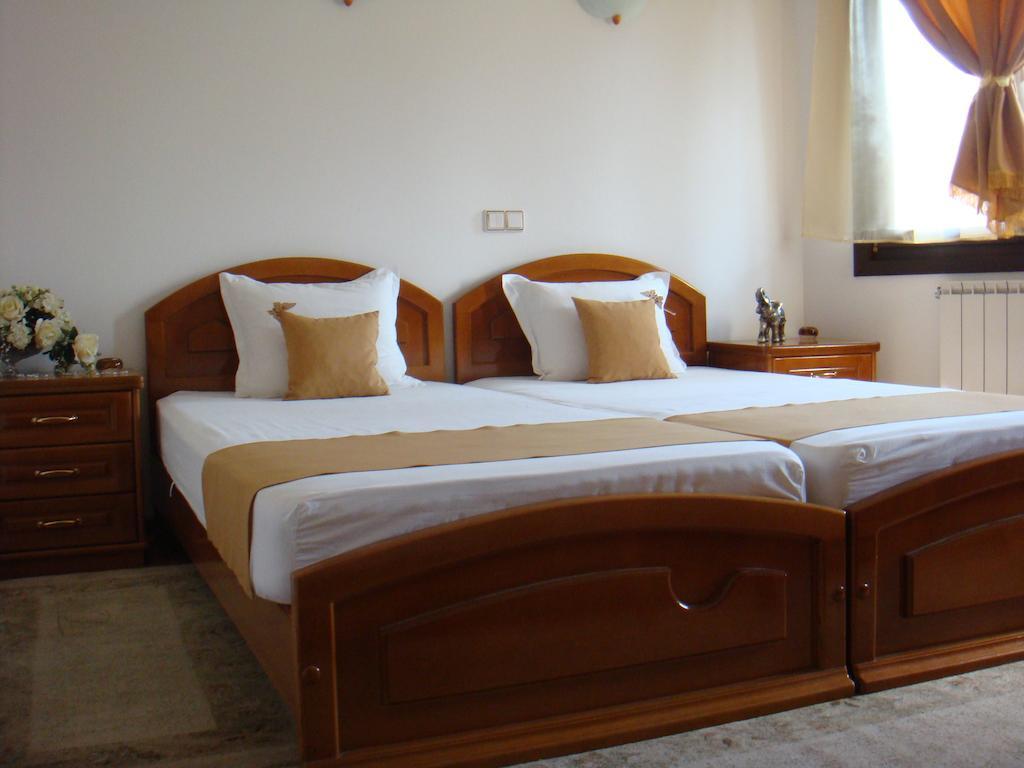 Family Hotel Elegance Arbanassi Zimmer foto