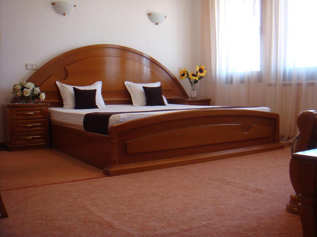 Family Hotel Elegance Arbanassi Zimmer foto